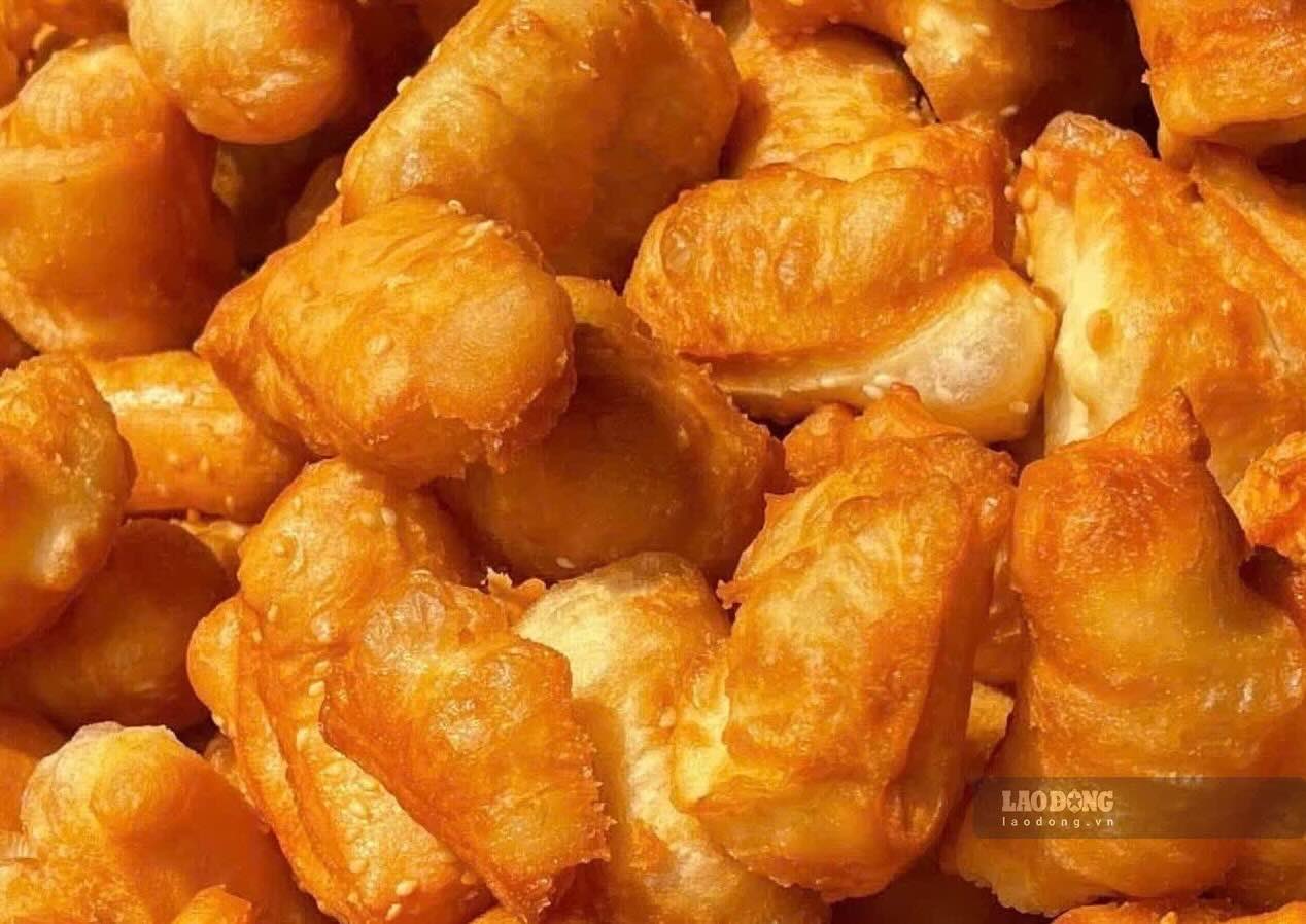 People with cirrhosis should limit eating fried foods. Photo: Kieu Vu