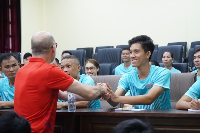 Cựu tuyển thủ Nguyễn Thị Bích Tuyền đã hoàn thành Khóa đào tạo. Ảnh: VFV