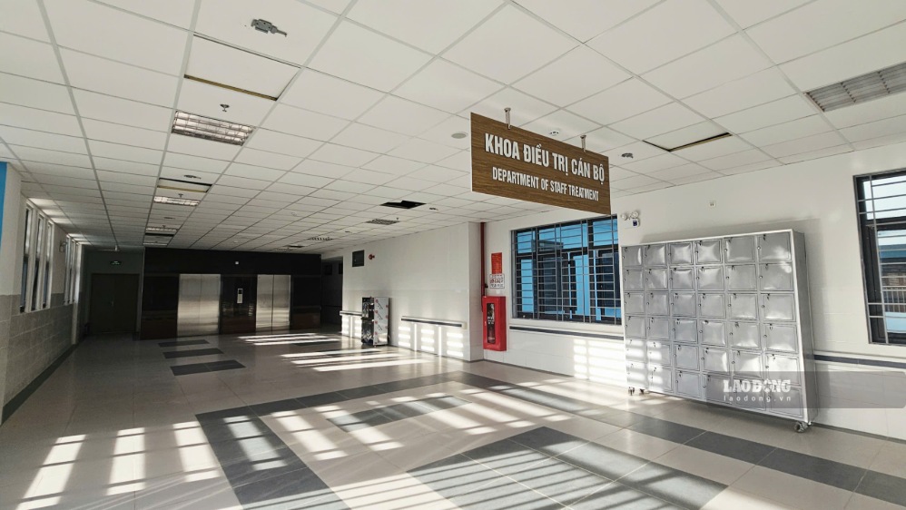 Inside the nearly 179 billion VND treatment area at Quang Nam General Hospital, there are still 2 floors that have not received patients. Photo: Hoang Bin