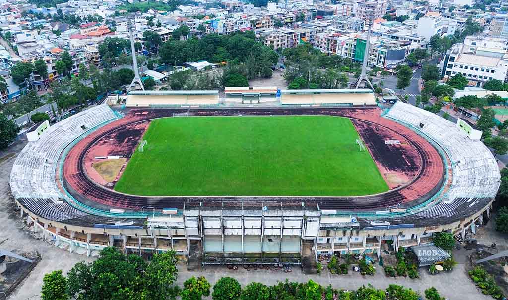 Sân Long An từ “chảo lửa” miền Tây đến những khán đài im tiếng. 