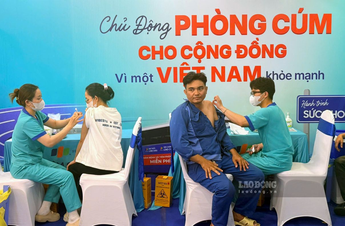 Free seasonal flu vaccination for union members, workers, and eligible laborers. Photo: Thanh Mai