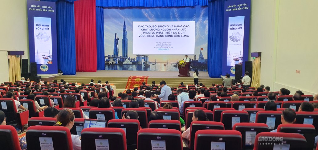 Nhiều ý kiến đóng góp chân tình đển du lịch Cà Mau nói riêng miền Tây nói chung giữ chân được du khách. Ảnh: Nhật Hồ.