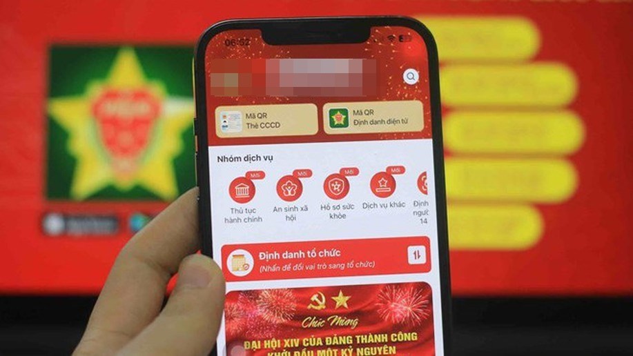 From September 28, people can receive pensions and allowances through social security accounts on VNeID. Photo: VGP