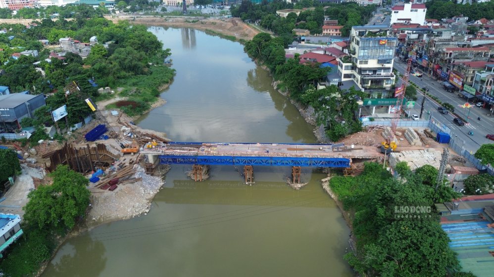 Gia Bay bridge project construction site. Photo: Viet Bac