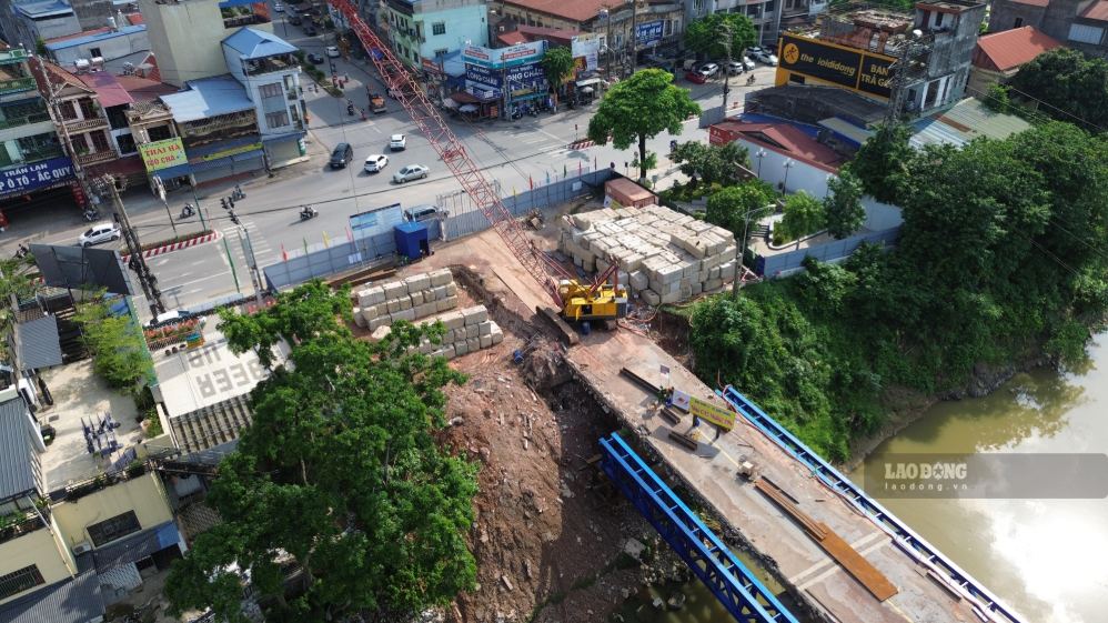 Các vị trí đầu công trường được rào chắn để đảm bảo cho các phương tiện. Ảnh: Việt Bắc