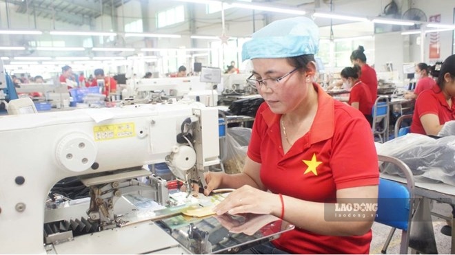 Patriotic love for many workers is very simple, it is not only dreams of a better life, but also love for the place where they were born and the country that is changing day by day. Photo: Hoang Loc.