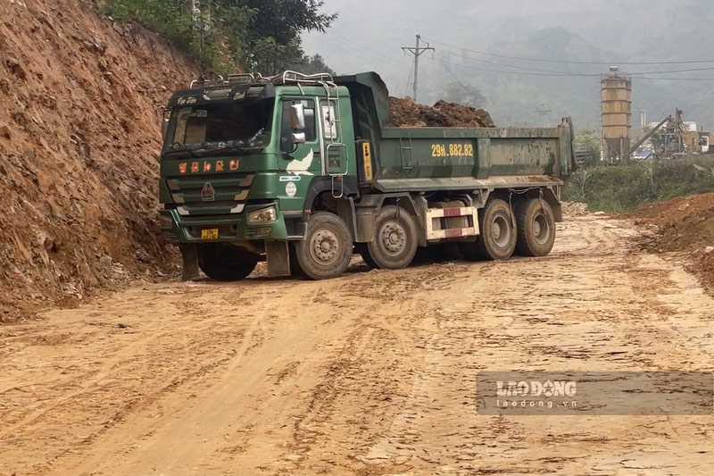 Những tuyến đường, trường học mới được kỳ vọng cải thiện hạ tầng, tạo thêm động lực phát triển cho vùng cao Bảo Nhai khi hoàn thành. Ảnh: Đinh Đại 