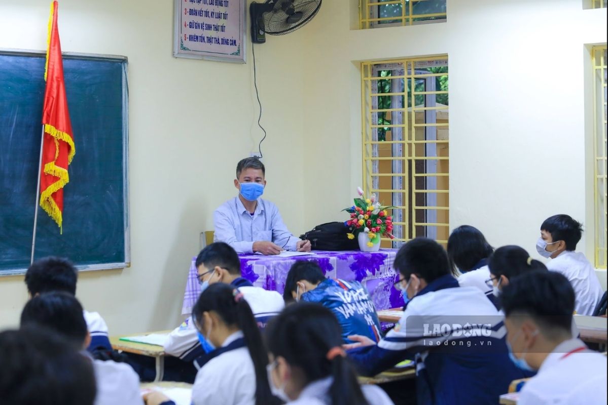 Whether teachers retiring early due to school arrangements will have their pension benefits deducted is an issue of concern to readers. Photo: Hai Nguyen