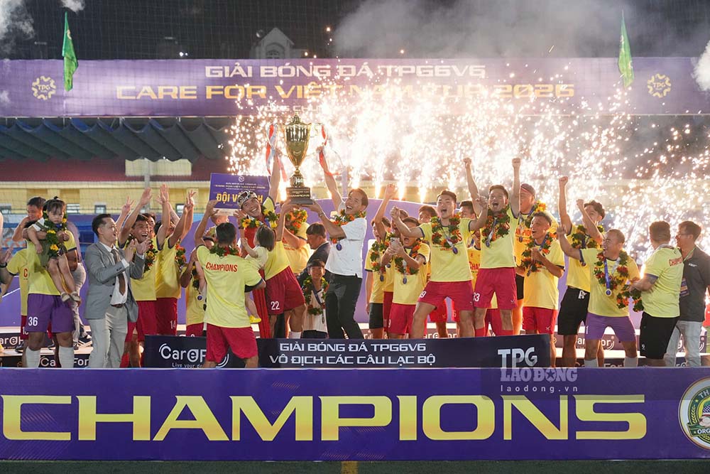 Thao Vy Organic won 6-2 against Tran Gia Advertising to win the championship of the TPG6v6 - Care For Vietnam Cup 2026 national 6-a-side football tournament. Photo: Thanh Vu