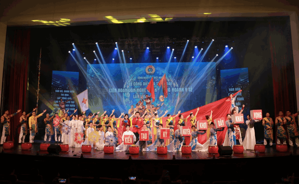 Impressive opening performance at the Performance and Award Ceremony of the 5th Mass Culture Festival of the Health Sector, 2026. Photo: Vietnam Medical Union.