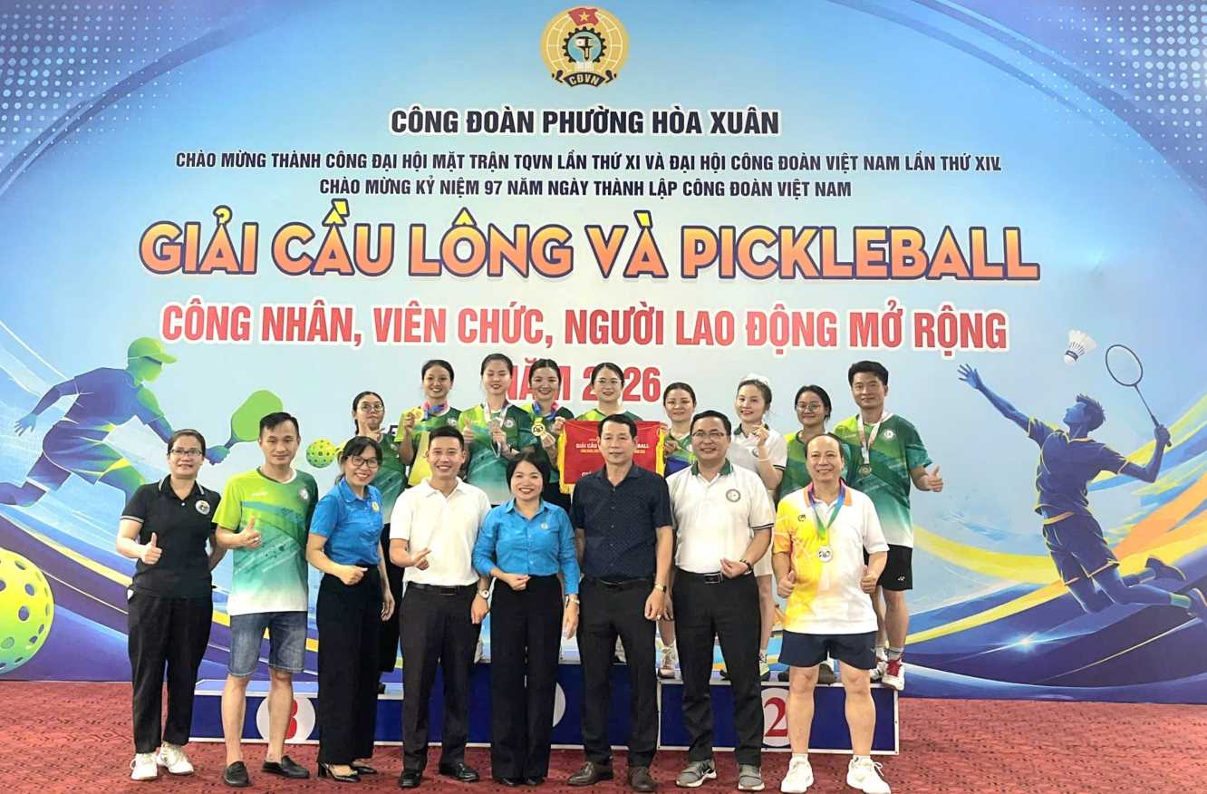 The badminton and pickleball tournament for workers, civil servants, and laborers in Hoa Xuan ward, Da Nang, was a great success. Photo: Hoa Xuan Trade Union provided