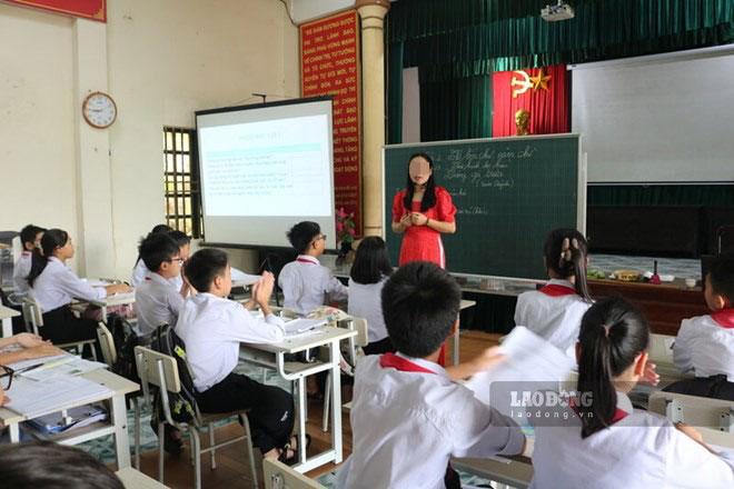 Many localities have announced plans to arrange and streamline the school network, in which the number of managers (principals, vice-principals) will be reduced. Photo: Tuong Van