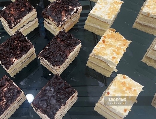 Although eating a vegetarian diet, using too many sweets still poses a risk of increased uric acid. Photo: Kieu Vu