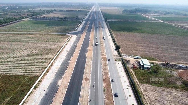 Road 25B with 10 lanes connecting Ho Chi Minh City to Long Thanh airport (Dong Nai). Photo: HAC