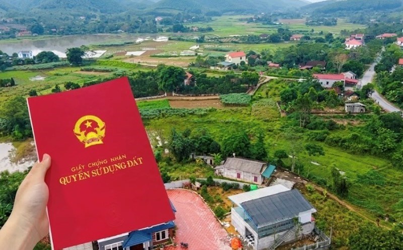 The transfer of land use rights that are being mortgaged is carried out in accordance with the provisions of civil law and law on secured transactions. Photo: Khuong Duy