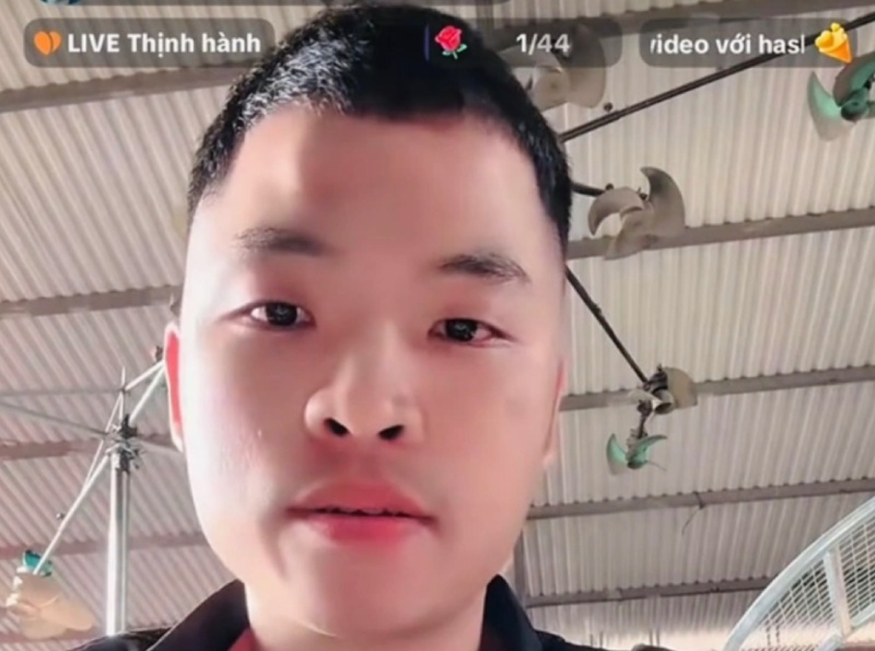 Viện KSND khu vực 7, tỉnh Bắc Ninh đã phê chuẩn Lệnh bắt người bị giữ trong trường hợp khẩn cấp đối với Nguyễn Văn Hợi (tức Khánh Sky), người đã phát livestream khi đến xưởng của ông Trần Đình Tiệp (tức Vua Quạt). Ảnh: Cắt từ clip