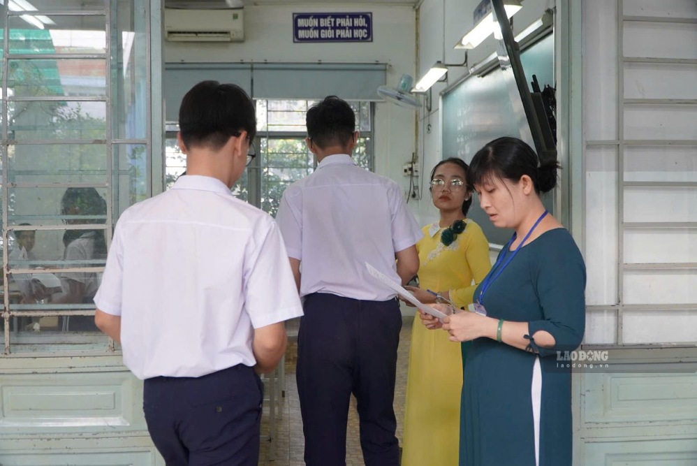 Candidates taking the entrance exam to 10th grade in Ho Chi Minh City. Photo: Chan Phuc
