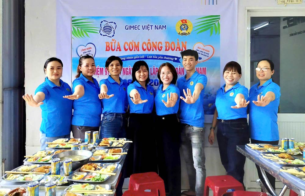 Many grassroots trade unions directly under Hoa Khanh Ward Trade Union, Da Nang organize "Trade Union Meal". Photo: Hoa Khanh Trade Union