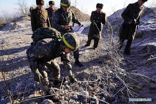 South Korean and North Korean soldiers in an operation in the Demilitarized Zone (DMZ) in 2018. Photo: Xinhua