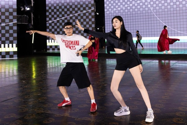 La chorégraphe de Khoa Nguyễn et les candidats. Photo: Personnage fourni.