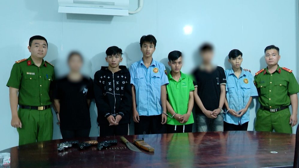 Ho Chi Minh City Police clarify the case of using guns and weapons in a brawl in Tan Vinh Loc commune. Photo: Police provided
