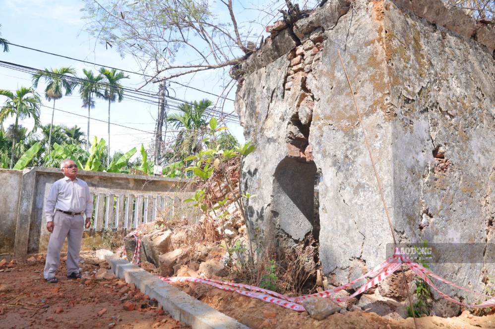 A corner of the Southern Voice Radio relic in Son Tinh commune, Quang Ngai province - collapsed and seriously degraded. Photo: Dong Giang