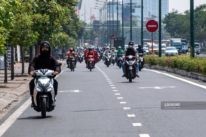 Southern region locally hot, Ho Chi Minh City may exceed 35 degrees Celsius before heavy rain. Photo: Thai Bao