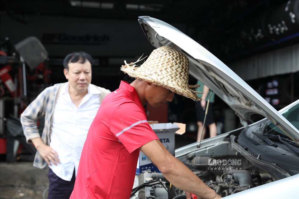 Things that seem right when changing engine oil are not necessarily suitable for all cars. Photo: Cat Tien