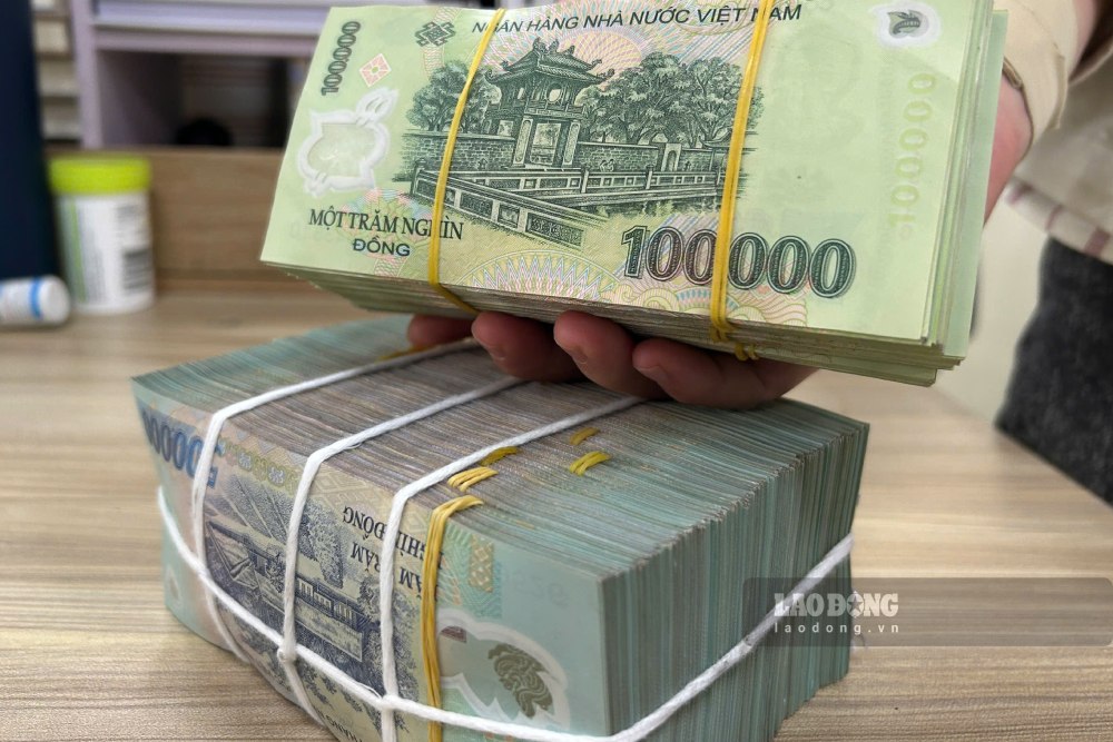 Proposal to effectively implement the policy of salary increases for commune-level officials and civil servants. Photo: Pham Dong