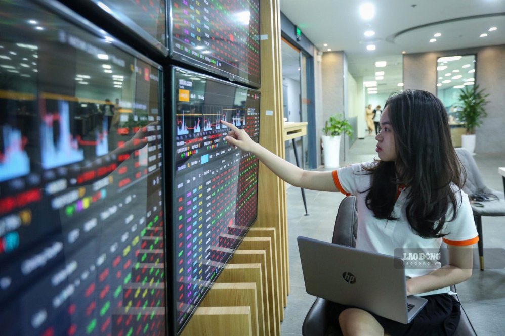 Cash flow is turning to the banking stock group, helping the stock market maintain its upward momentum. Photo: Bao Bao