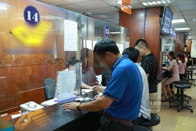 People on duty who intentionally cause damage but are not criminally prosecuted are proposed to be reimbursed from 30-50 months' salary. Illustrative photo: Hai Nguyen