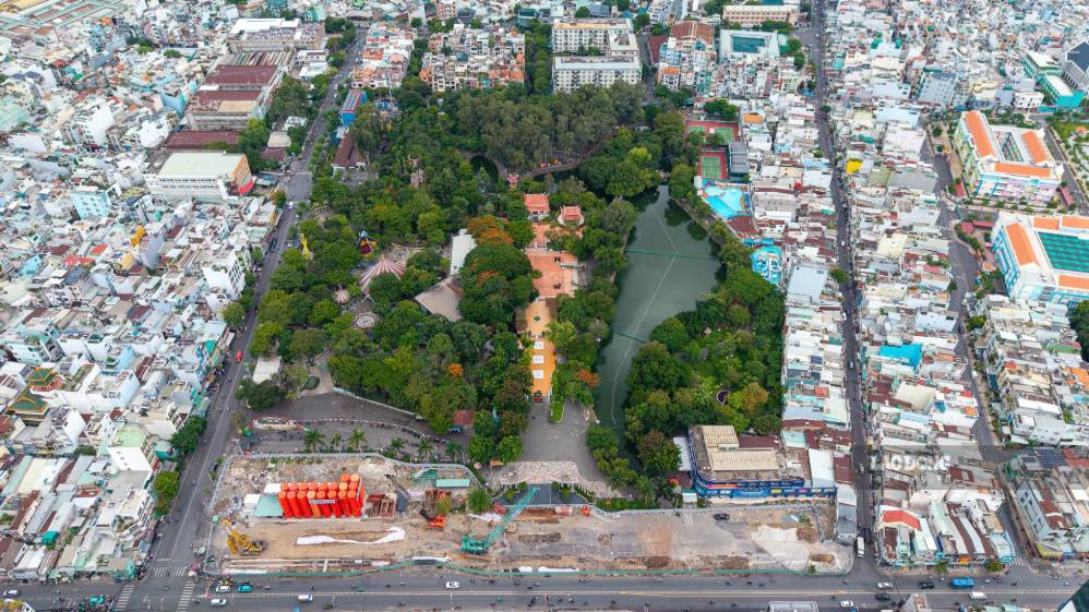 Toàn cảnh thi công ga Lê Thị Riêng ở đường Cách mạng Tháng 8.  Ảnh: Anh Tú