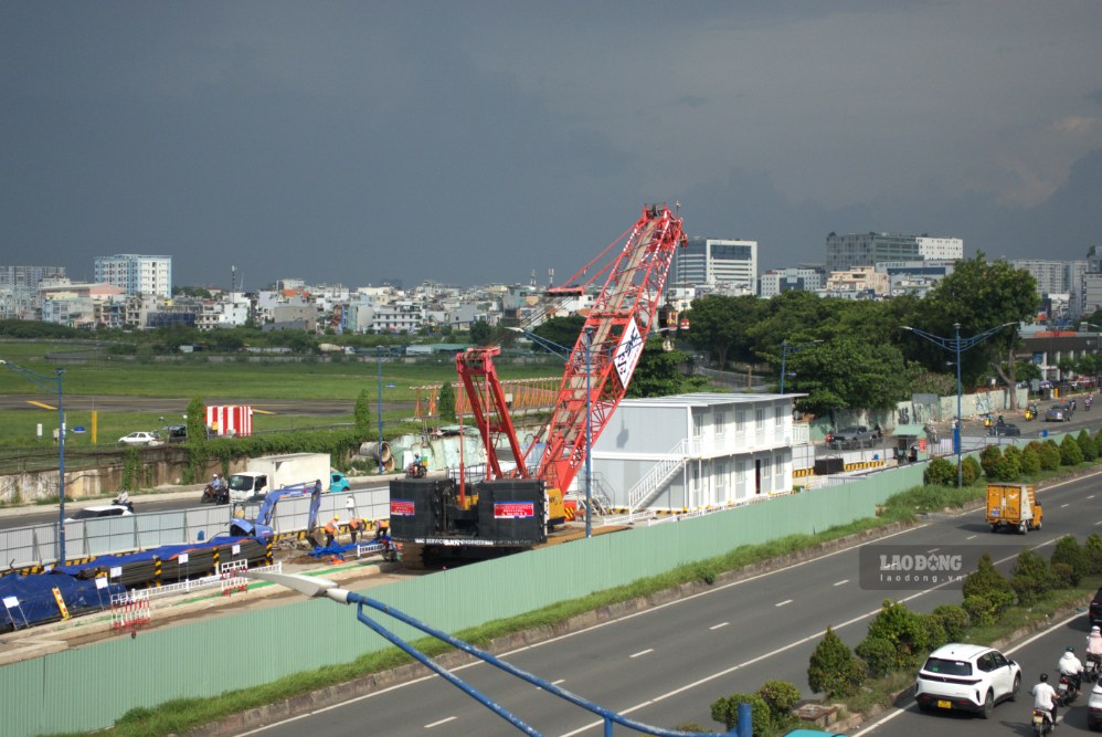 Công trường thi công ga ngầm Phạm Văn Bạch.  Ảnh: Minh Quân