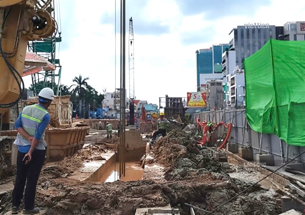 Bên trong công trường thì công ga Lê Thị Riêng.  Ảnh: Minh Quân
