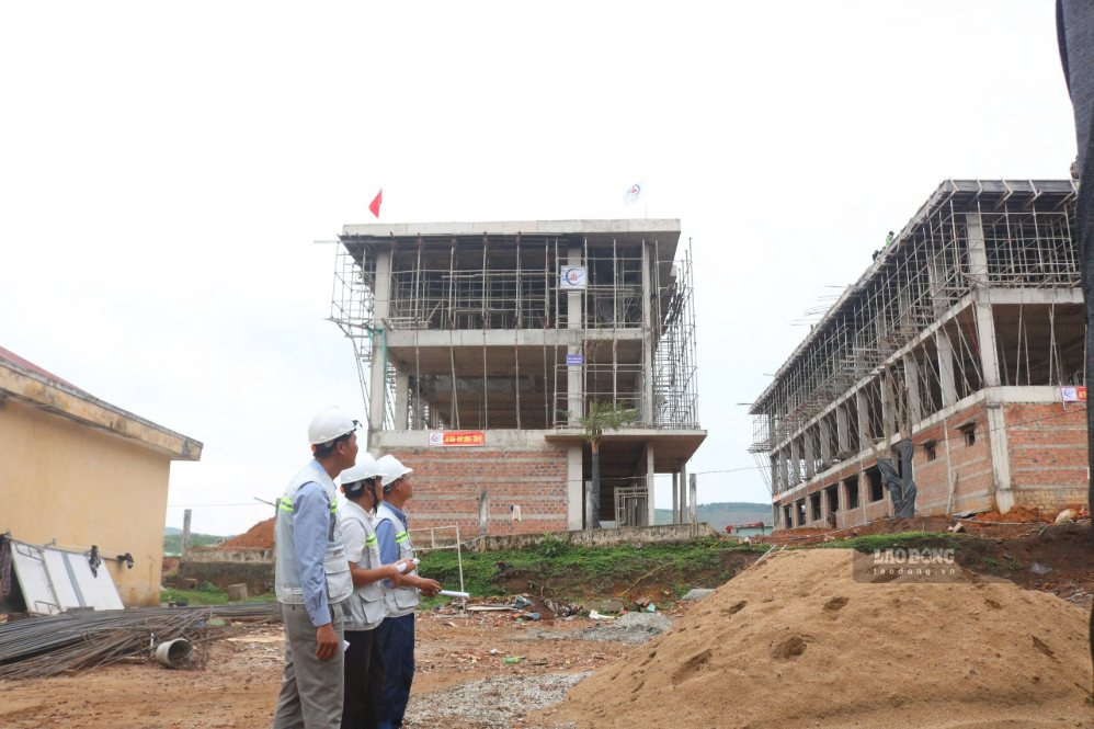 Quang Ngai increases the disbursement rate of public investment capital, especially accelerating the construction of border schools. Photo: Thanh Tuan