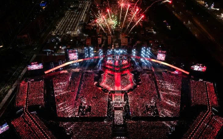 The performing arts market is developing, many large-scale concerts are organized, helping many artists suddenly shine and have high incomes. Photo: Yeah1