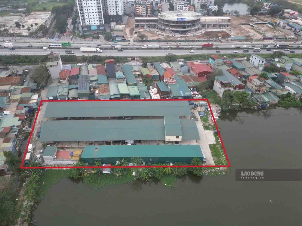 The project of Office, transaction, product introduction and warehouse is proposed for handling for construction order. Photo: Huu Chanh