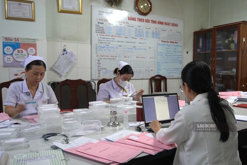 Đà Nẵng quyết định hỗ trợ một lần đến 500 triệu đồng cho bác sĩ có trình độ tiến sĩ, chuyên khoa II hoặc bác sĩ nội trú về công tác tại tuyến y tế cơ sở. Ảnh: Trần Thi