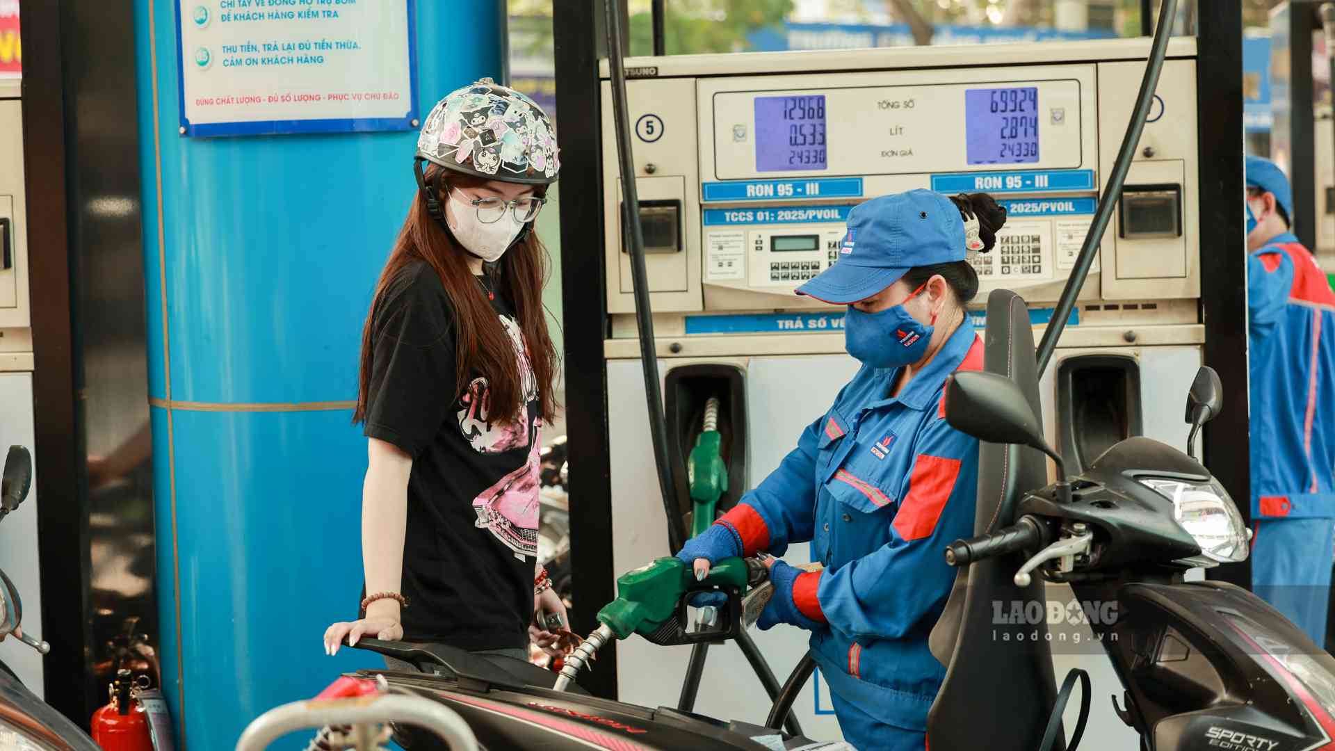 Domestic gasoline and oil prices in the next operating period may fluctuate according to the world situation. Photo: Hai Nguyen