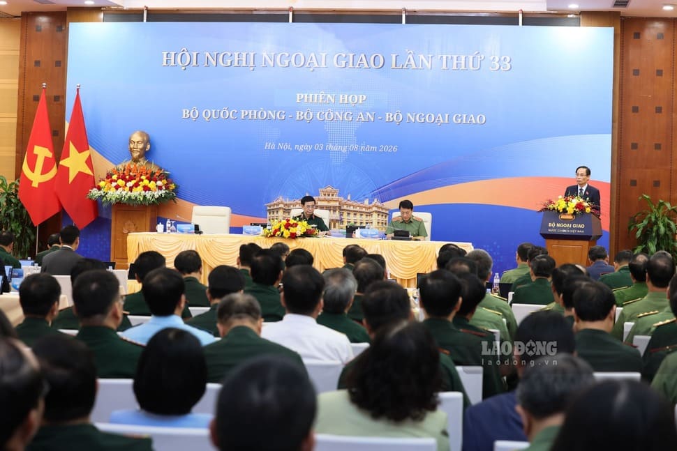 Ủy viên Bộ Chính trị, Bộ trưởng Ngoại giao Lê Hoài Trung phát biểu khai mạc phiên họp. Ảnh: Hải Nguyễn