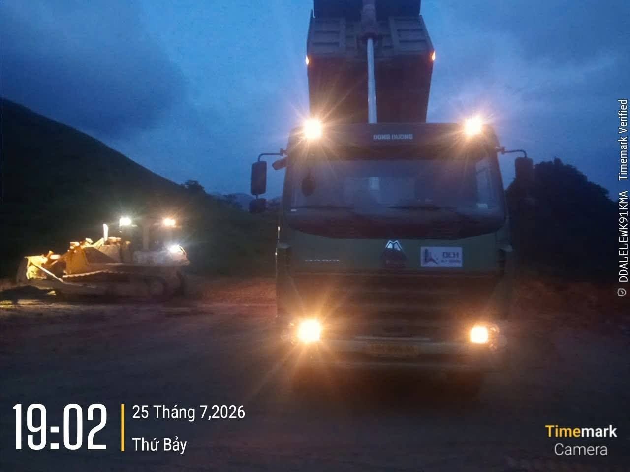 Nhiều tháng qua các nhà thầu thi công đã làm việc 3ca 4 kíp để kịp tiến độ dự án. Ảnh: Diệp Hương/Sonla.gov.vn