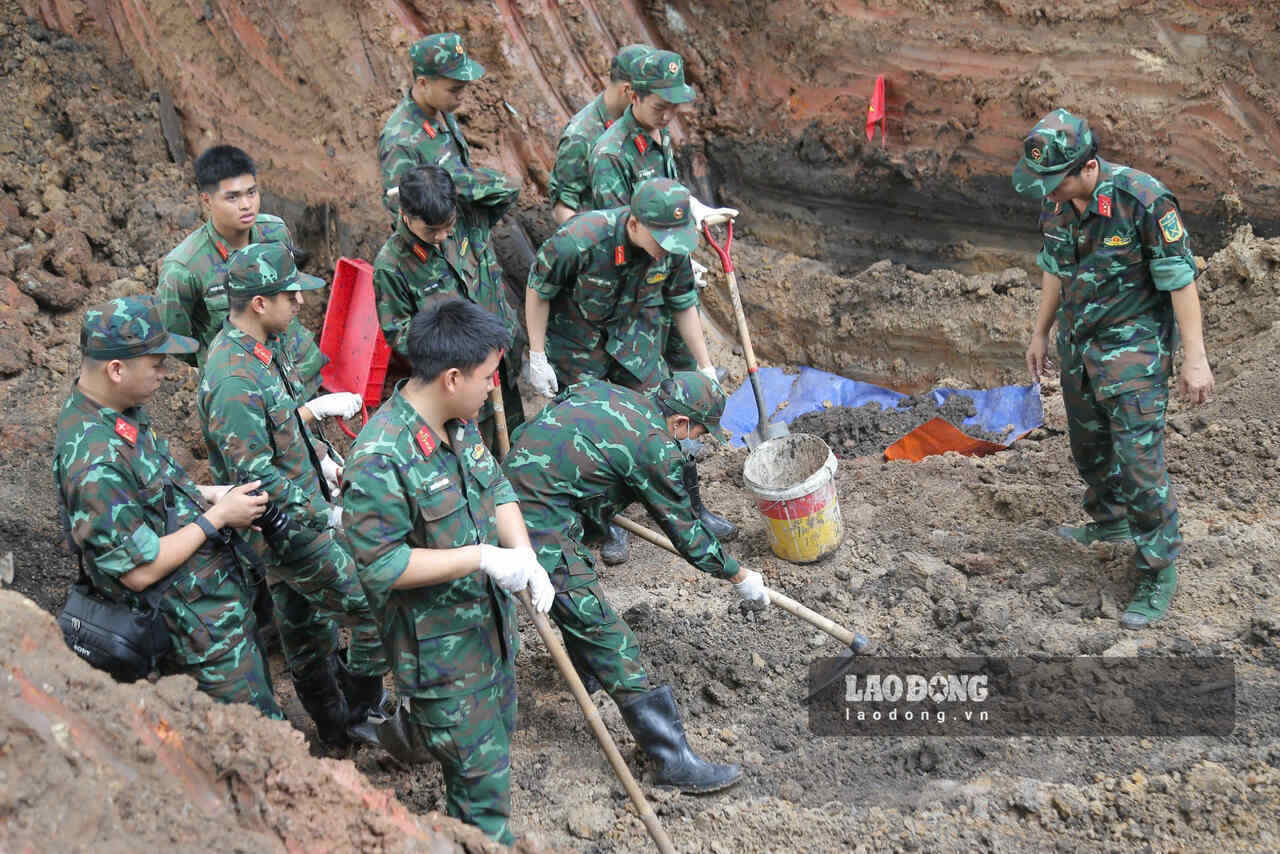Area searching for martyrs' remains at Le Thi Rieng Park. Photo: Anh Tu