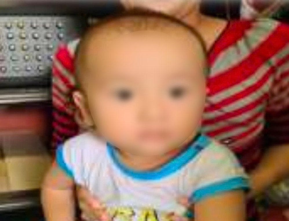 Baby boy abandoned in front of the temple gate in hamlet 6, Phuoc Thai commune, Dong Nai city. Photo: Phuoc Thai Commune People's Committee