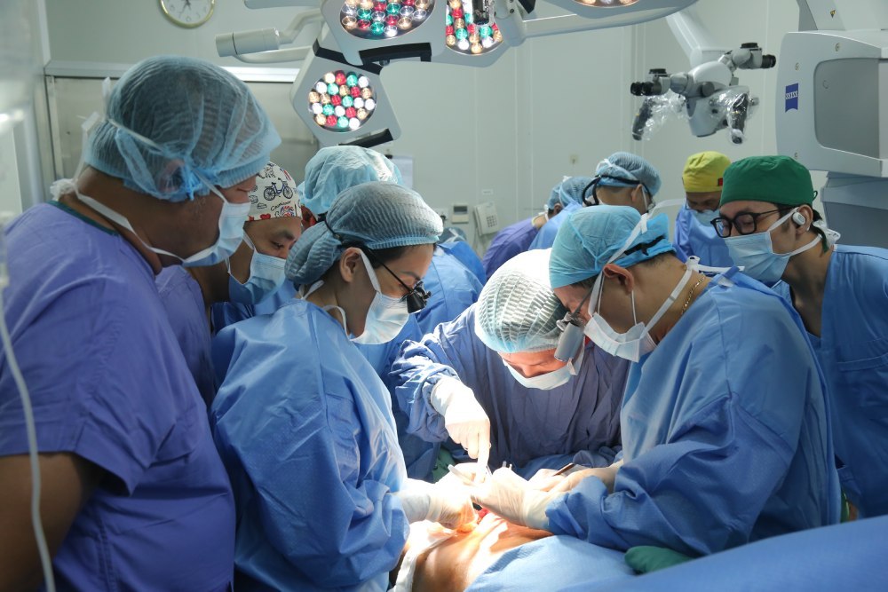 An organ transplant from a brain-dead person. Photo: Provided by Viet Duc Friendship Hospital