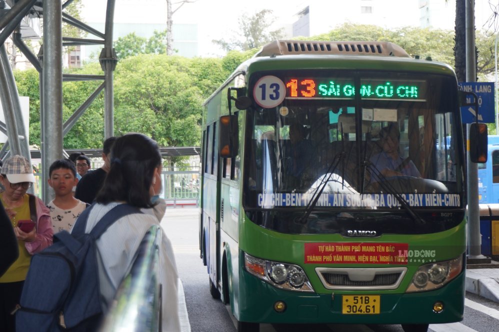 Kể từ 1.7, TPHCM áp dụng miễn phí vé xe buýt cho người dân. Chương trình đến nay nhận được những tín hiệu vô cùng tích cực. Ảnh: Như Quỳnh