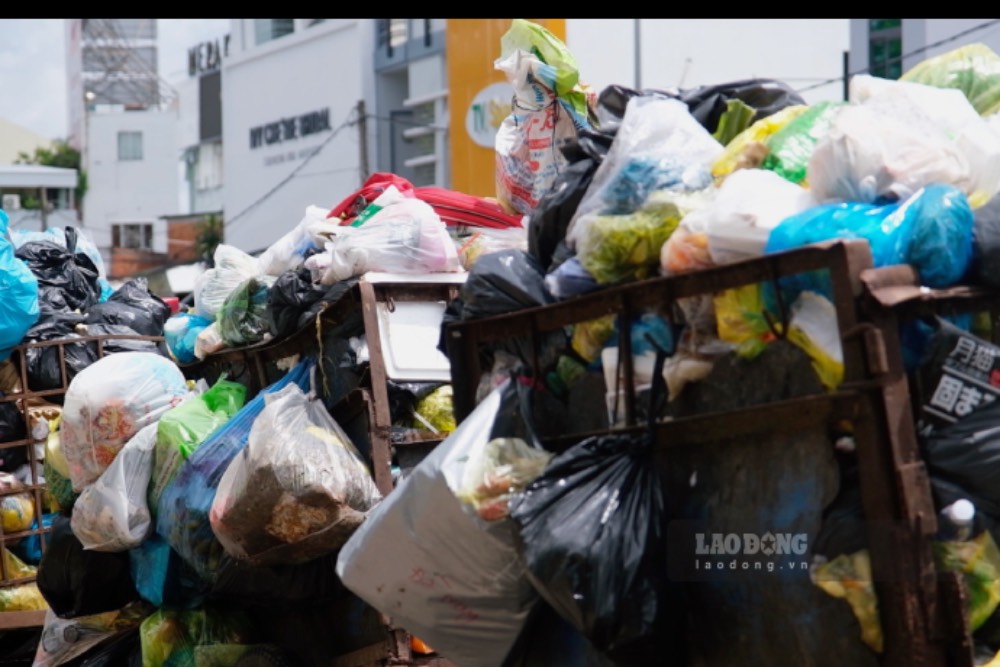Most of the waste collected in Can Tho is in a mixed state of waste. Photo: Phong Linh.