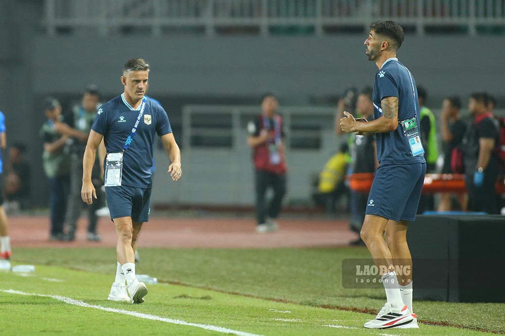 Coach John Herdman admitted that the Indonesian team played below par and apologized to fans after the defeat to Vietnam. Photo: Thanh Vu