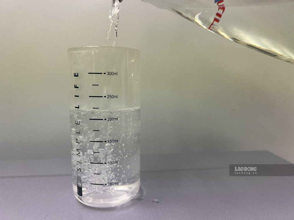 Starting the new day with a glass of filtered water is a simple habit that helps maintain sustainable energy throughout the day. Photo: Thanh Thanh