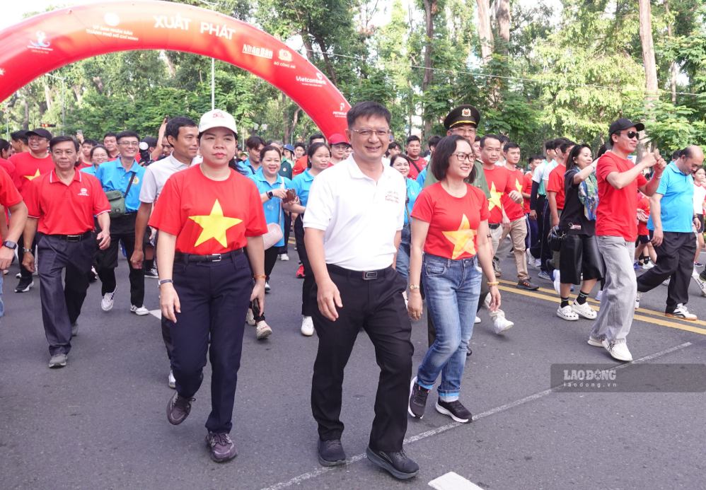 Hô-Chi-Minh-Ville répond au programme de marche "Avec le Vietnam, avançons" le matin du 30 août. Photo: Nguyễn Đăng