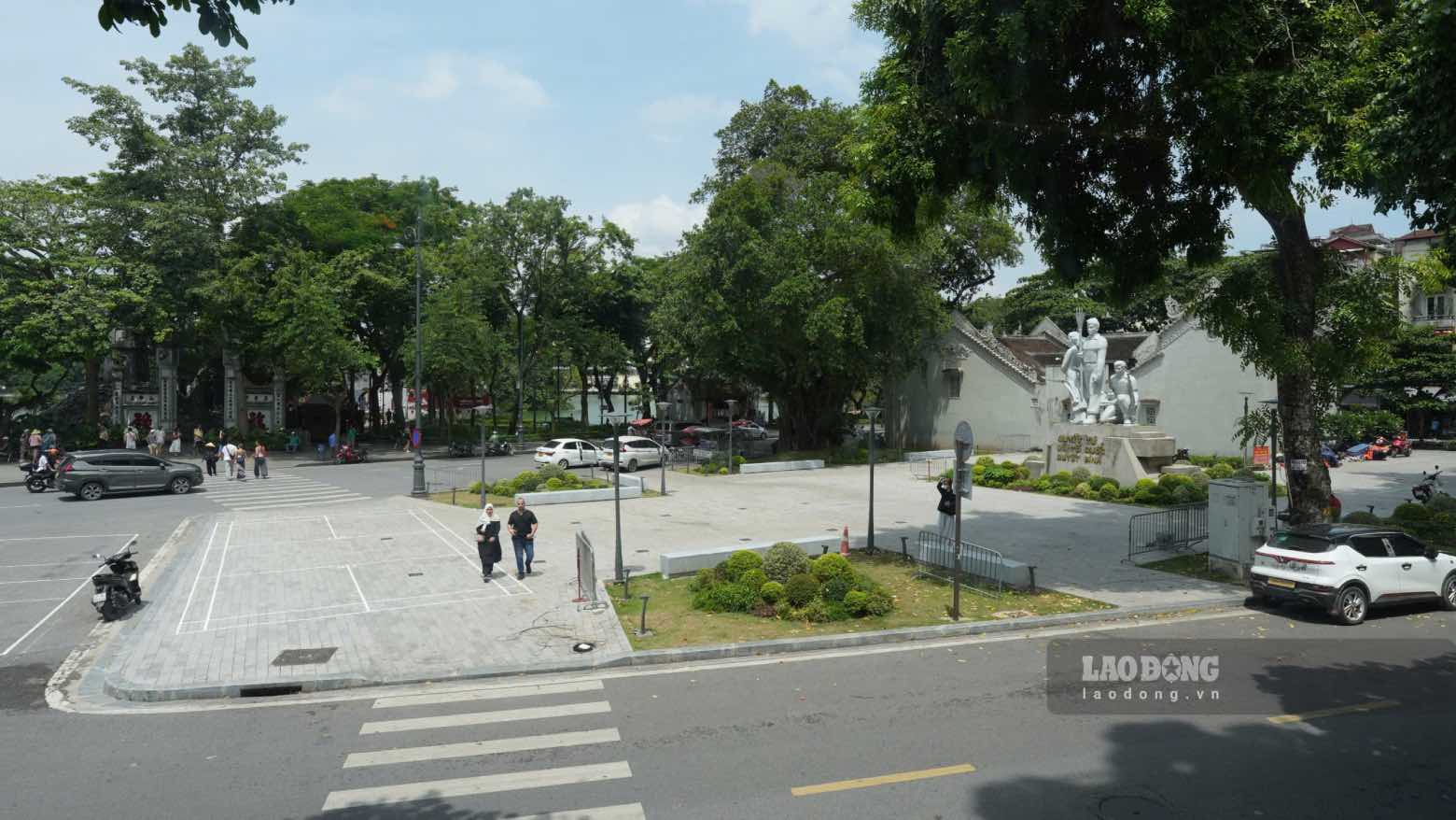 On September 1st and 2nd, a large-scale art program organized by the Hanoi Cheo Theater will be held in the Ba Kieu Temple flower garden area. Photo: Huu Chanh